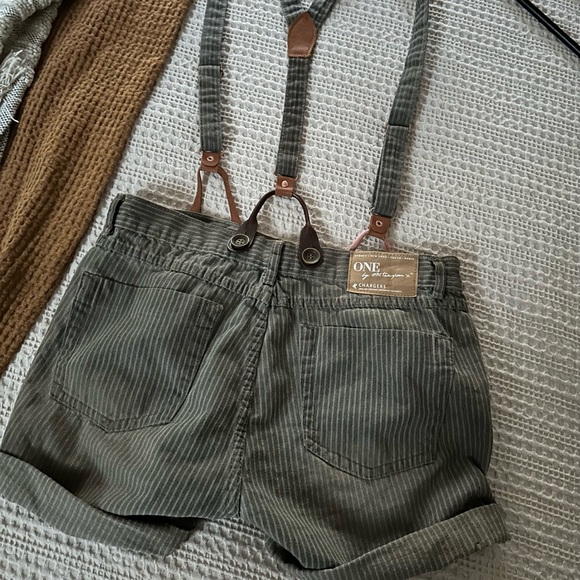 🌑 S O L D 🌑 
One teaspoon railroad suspender shorts - Picture 5 of 5